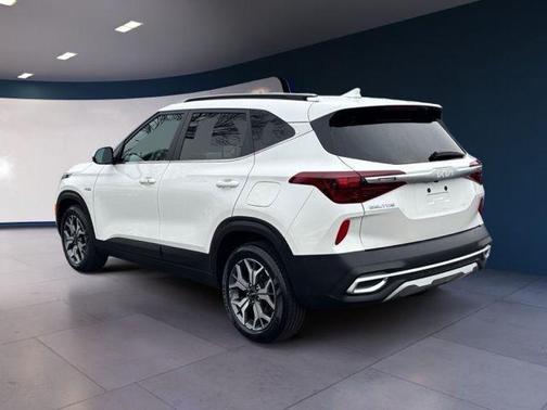 Snow White Pearl 2023 Kia Seltos EX