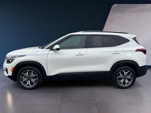 Snow White Pearl 2023 Kia Seltos EX