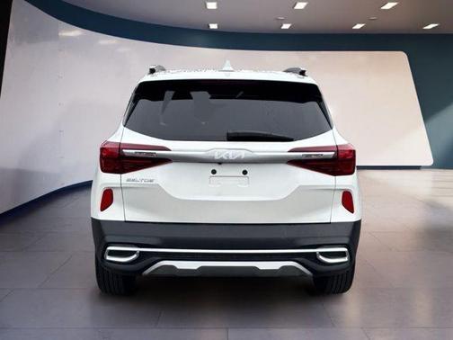 Snow White Pearl 2023 Kia Seltos EX
