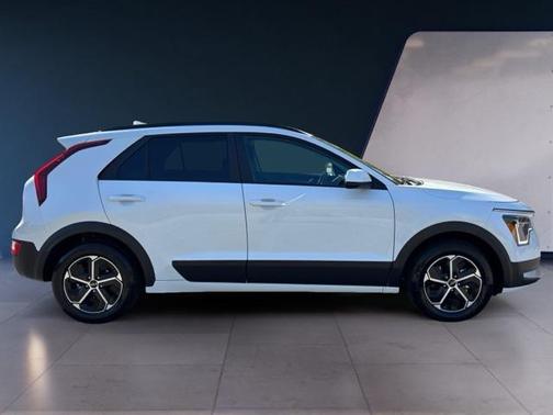 2025 Kia Niro LX