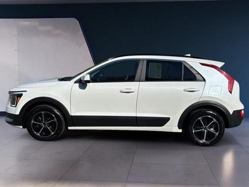 2025 Kia Niro LX