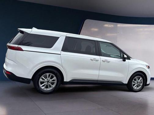 Snow White Pearl 2024 Kia Carnival LX