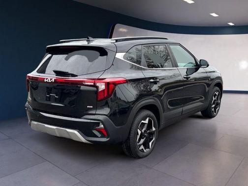 Fusion Black 2024 Kia Seltos EX