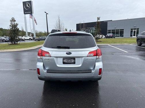 Ice Silver Metallic 2013 Subaru Outback 2.5i Limited