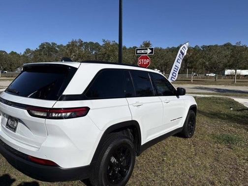 2024 Jeep Grand Cherokee Laredo