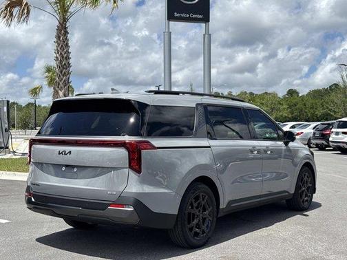 Ceramic Silver 2025 Kia Carnival Hybrid SX