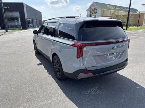 Ceramic Silver 2025 Kia Carnival Hybrid SX