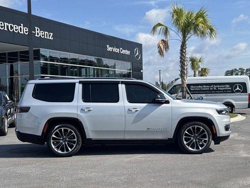 Silver Zynith 2023 Jeep Wagoneer Series III