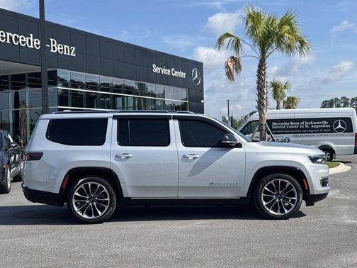 Silver Zynith 2023 Jeep Wagoneer Series III