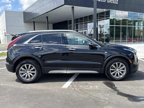 2022 Cadillac XT4 Premium Luxury