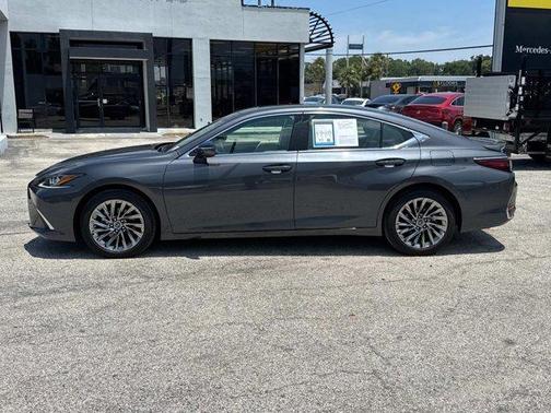 2025 Lexus ES 300h Luxury