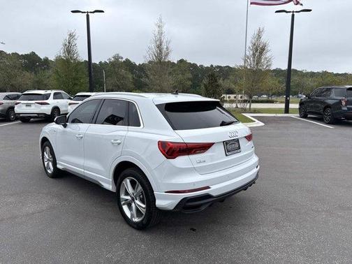 Glacier White Metallic 2023 Audi Q3 45 S line Premium