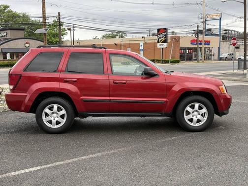 Red 2009 Jeep Grand Cherokee Laredo