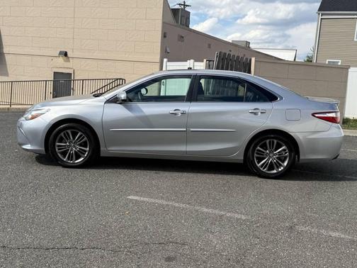 Silver 2016 Toyota Camry SE