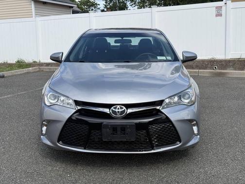 Silver 2016 Toyota Camry SE
