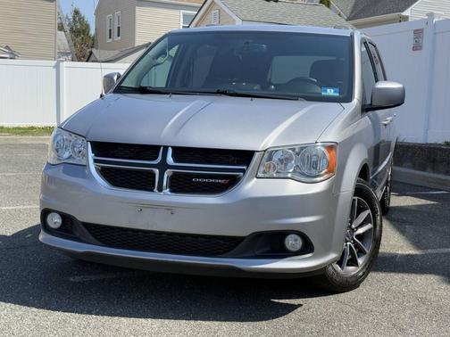 Gray 2017 Dodge Grand Caravan SXT