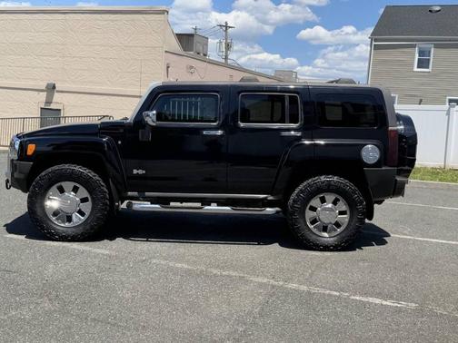 Black 2007 Hummer H3 Base