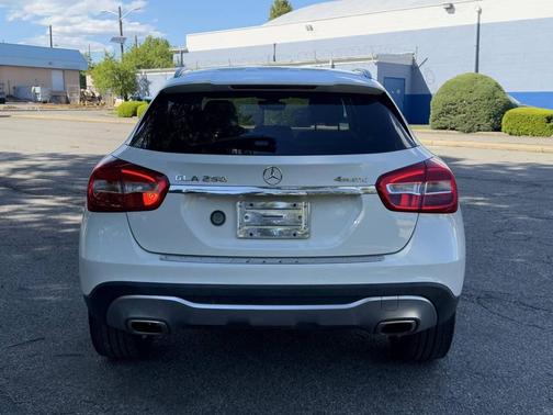 White 2018 Mercedes-Benz GLA 250 4MATIC