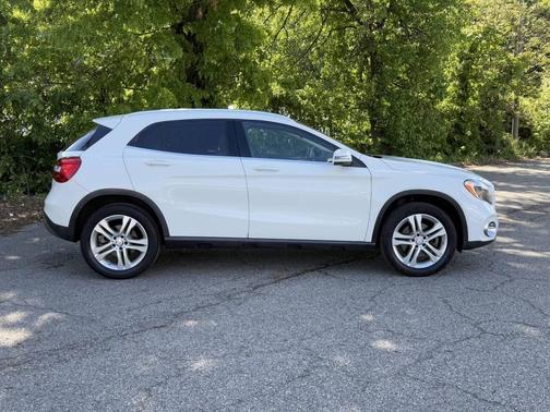 White 2018 Mercedes-Benz GLA 250 4MATIC