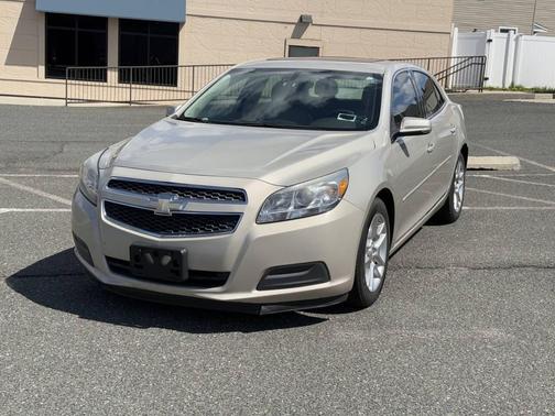 Gold 2013 Chevrolet Malibu 1LT
