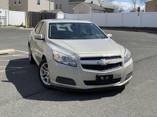 Gold 2013 Chevrolet Malibu 1LT