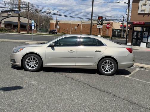 Gold 2013 Chevrolet Malibu 1LT