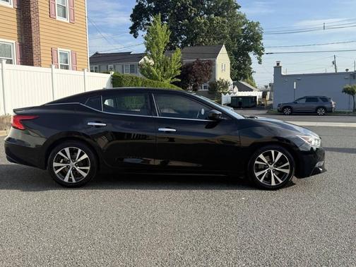 Black 2017 Nissan Maxima 3.5 S