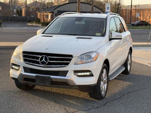 White 2013 Mercedes-Benz M-Class 4MATIC