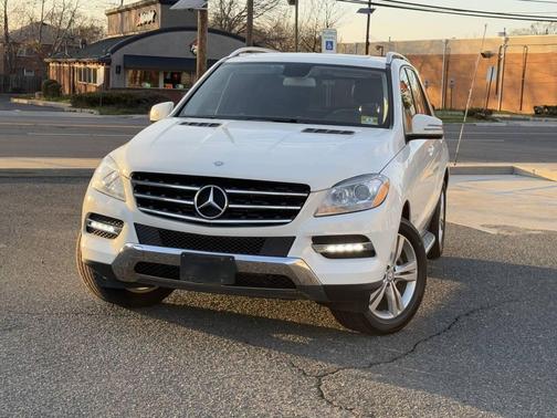White 2013 Mercedes-Benz M-Class 4MATIC