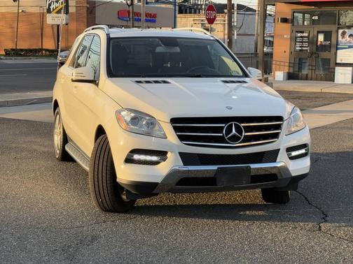 White 2013 Mercedes-Benz M-Class 4MATIC