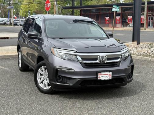 Gray 2019 Honda Pilot LX