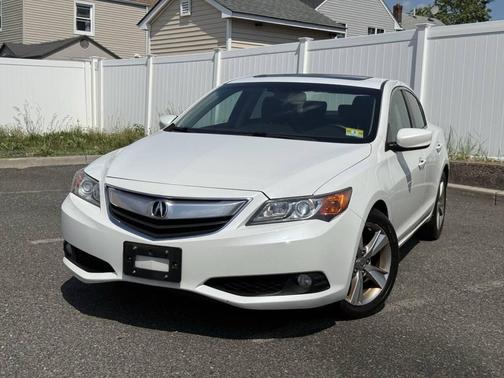 White 2013 Acura ILX 2.0L Technology