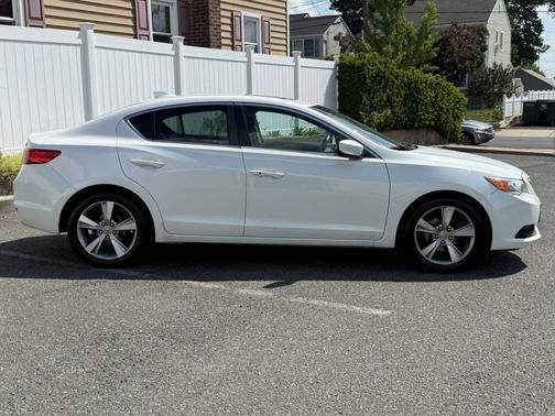 White 2013 Acura ILX 2.0L Technology