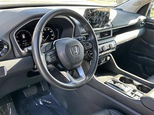 Crystal Black Pearl 2024 Honda Pilot