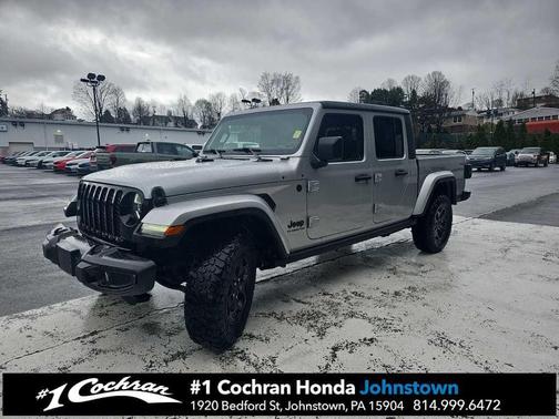Silver Zynith Clearcoat 2022 Jeep Gladiator Willys 4x4