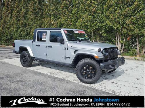 Silver Zynith Clearcoat 2022 Jeep Gladiator Willys 4x4