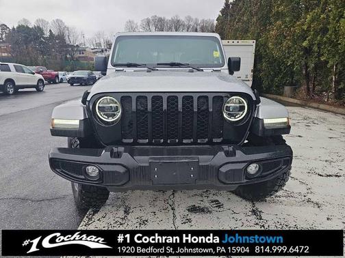 Silver Zynith Clearcoat 2022 Jeep Gladiator Willys 4x4