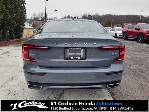 2022 Volvo S60 T5 Momentum