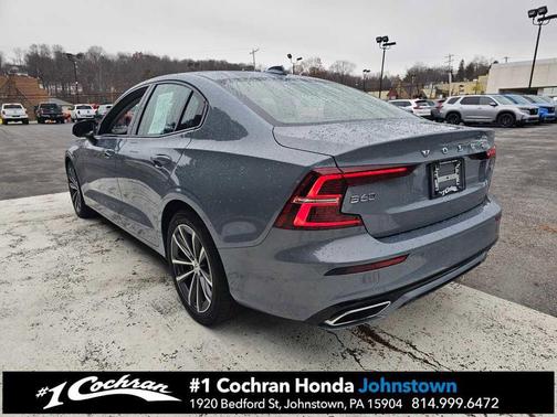 2022 Volvo S60 T5 Momentum