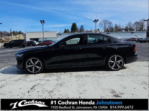 2024 Volvo S60 B5 Core Dark Theme