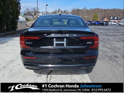 2024 Volvo S60 B5 Core Dark Theme