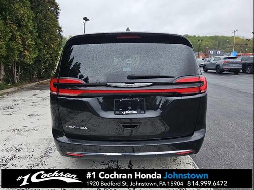 Brilliant Black Crystal Pearlcoat 2023 Chrysler Pacifica Touring L