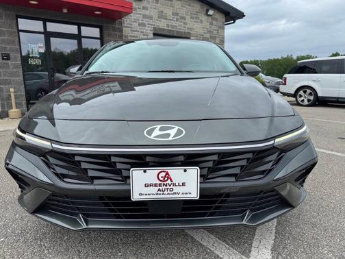 2024 Hyundai ELANTRA SEL 4dr Sedan