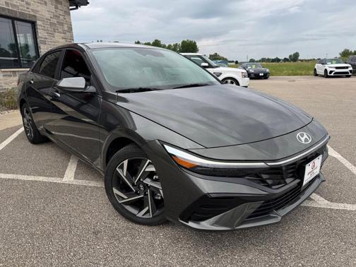 2024 Hyundai ELANTRA SEL 4dr Sedan