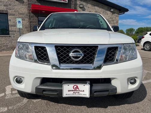 Glacier White 2015 Nissan Frontier SV 4x4 4dr Crew Cab 6.1 ft. SB Pickup 5A