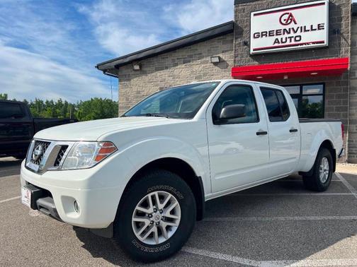 Glacier White 2015 Nissan Frontier SV 4x4 4dr Crew Cab 6.1 ft. SB Pickup 5A