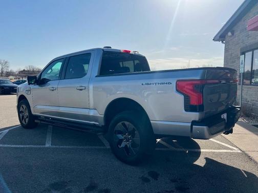 2022 Ford F-150 Lightning Lariat AWD 4dr SuperCrew 5.5 ft. SB
