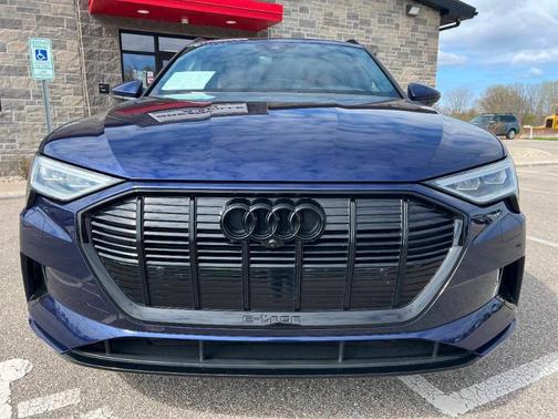 Navarra Blue Metallic 2022 Audi e-tron quattro Premium Plus AWD 4dr SUV