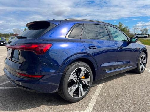 Navarra Blue Metallic 2022 Audi e-tron quattro Premium Plus AWD 4dr SUV