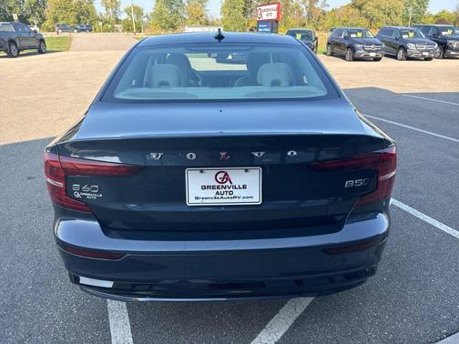 2024 Volvo S60 B5 Core Dark Theme AWD 4dr Sedan